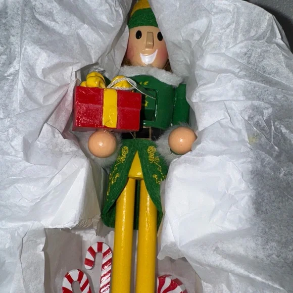 Kurt Adler Buddy the Elf Nutcracker - Picture 5 of 9